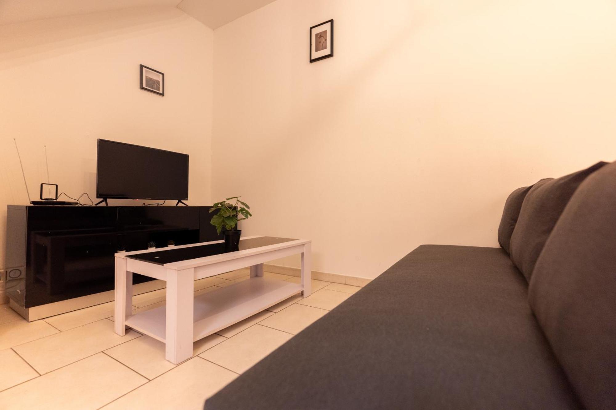 Appartement Tout Equipe Pour 6 Personnes A 15Min Des Plages 베지에 외부 사진
