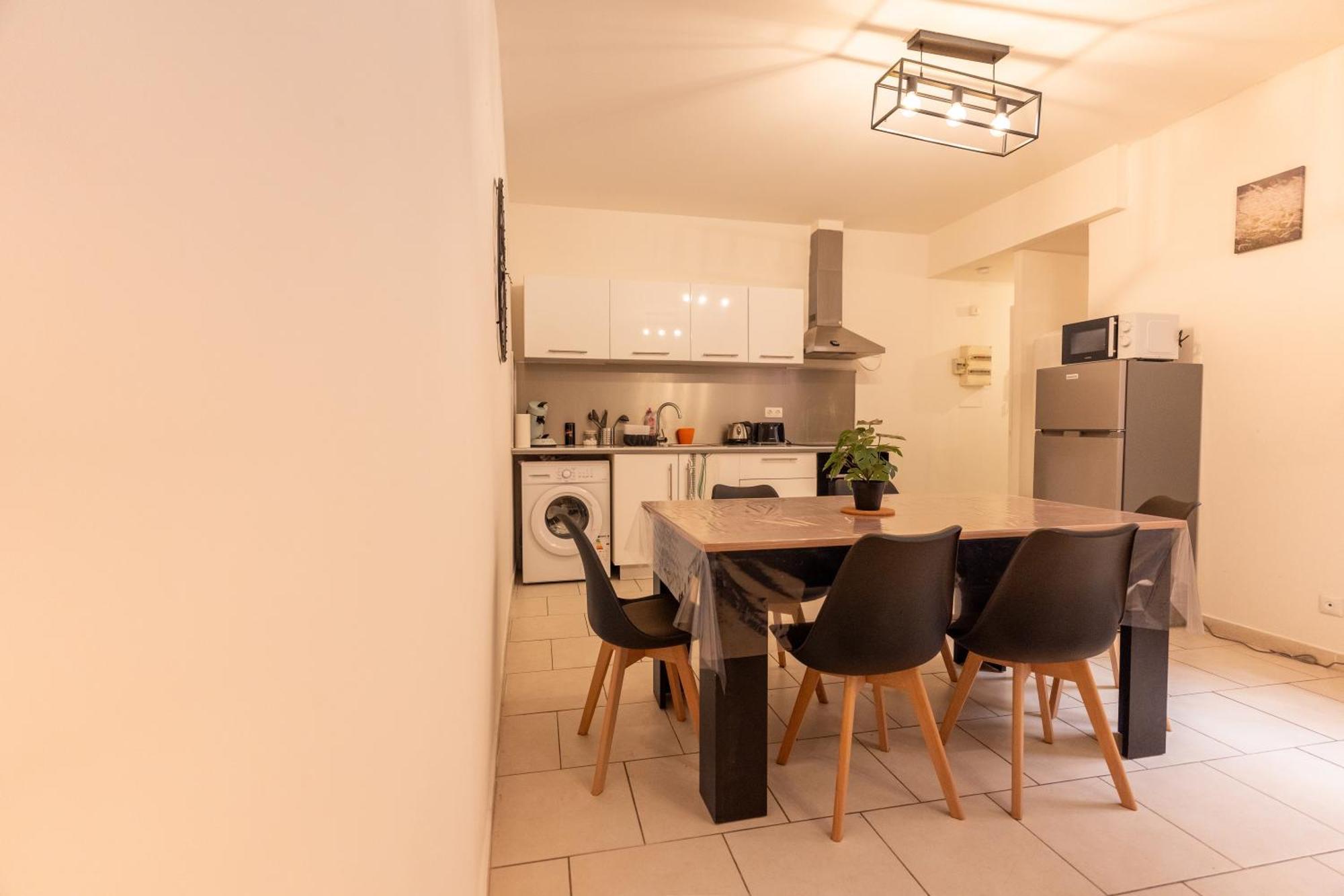 Appartement Tout Equipe Pour 6 Personnes A 15Min Des Plages 베지에 외부 사진