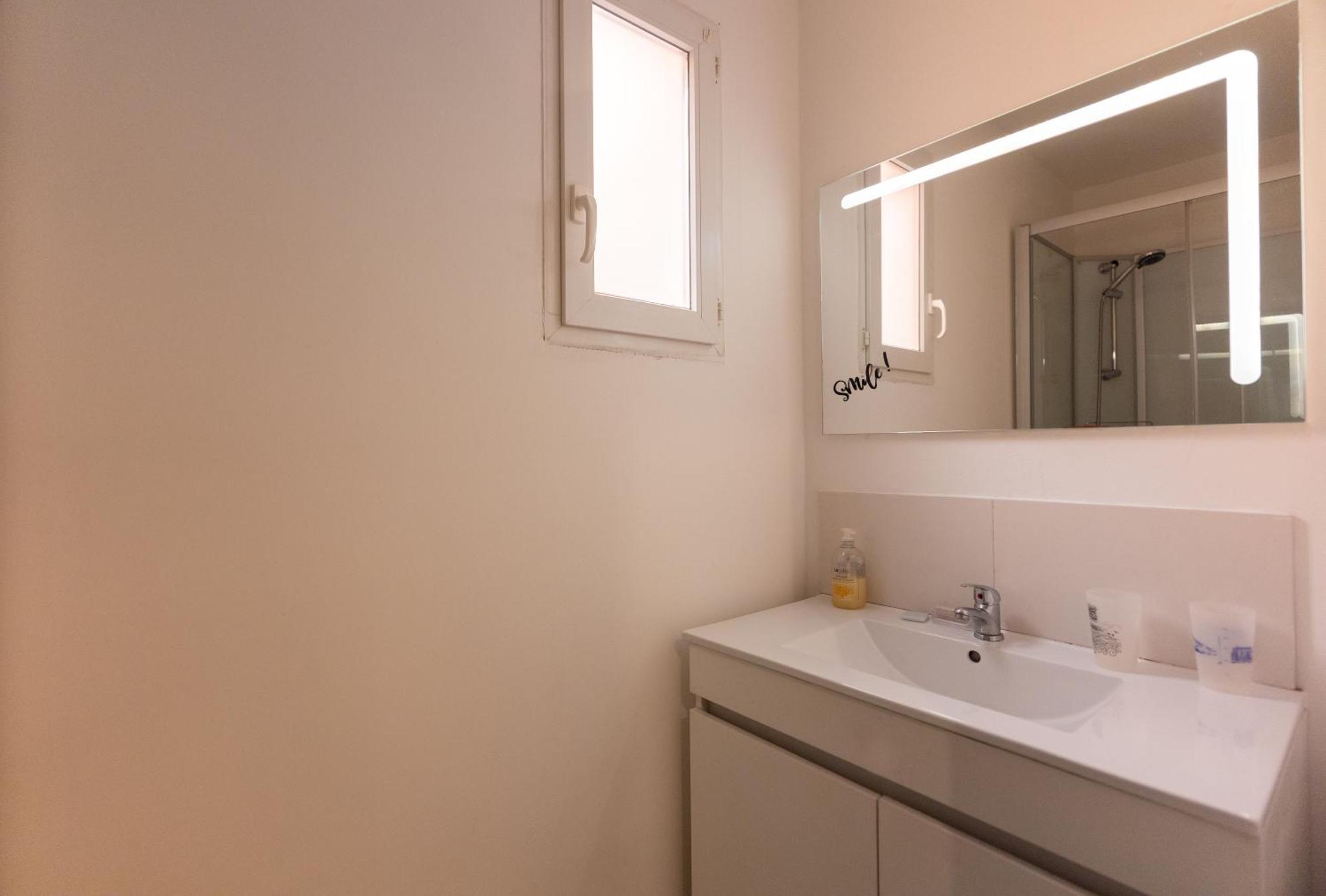 Appartement Tout Equipe Pour 6 Personnes A 15Min Des Plages 베지에 외부 사진
